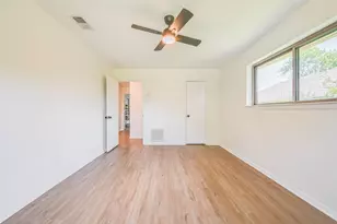 1913 Middle Glen Dr, Carrollton, TX 75007 - Photo 31