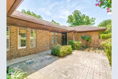 1132 N Irving Heights Drive, Irving, TX 75061 - Photo 1