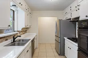 2102 E Timberview Ln, Arlington, TX 76014 - Photo 9