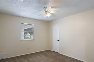 2102 E Timberview Ln, Arlington, TX 76014 - Photo 11