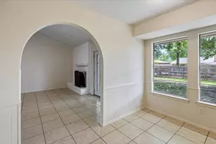 2102 E Timberview Ln, Arlington, TX 76014 - Photo 5