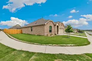 952 Dustwood Dr, Fort Worth, TX 76052 - Photo 3