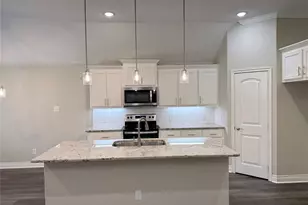 704 Hardaway Dr, Greenville, TX 75402 - Photo 7
