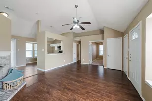 4756 Hollow Tree Dr, Arlington, TX 76018 - Photo 5