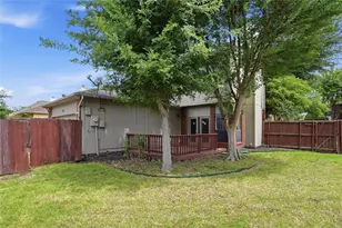 2142 Falcon Ridge Dr, Carrollton, TX 75010 - Photo 5