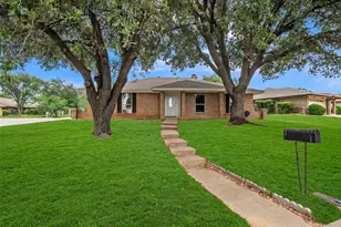 6801 Penhurst Dr, Fort Worth, TX 76133 - Photo 1