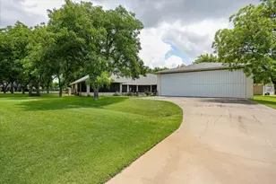 5501 Flagstick Dr, Granbury, TX 76049 - Photo 37