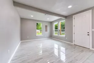 328 E Norway St, Walnut Springs, TX 76690 - Photo 5