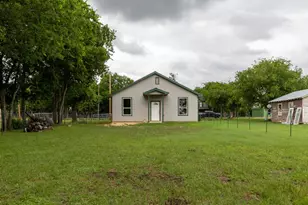 328 E Norway St, Walnut Springs, TX 76690 - Photo 27