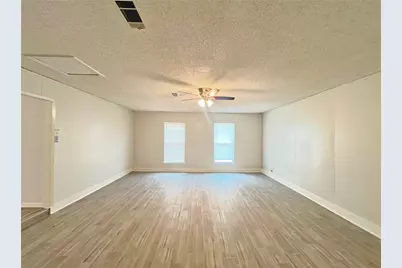 2121 Spanish Trail, Irving, TX 75060 - Photo 9
