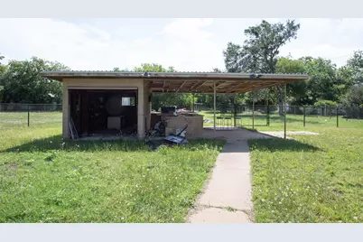 417 Summitt Avenue, Graham, TX 76450 - Photo 31