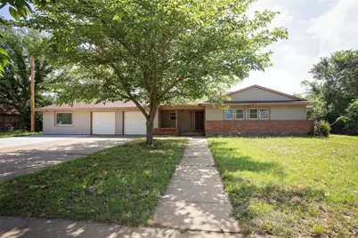 417 Summitt Avenue, Graham, TX 76450 - Photo 1