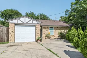 618 SE 3rd St, Grand Prairie, TX 75051 - Photo 3