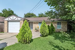 618 SE 3rd St, Grand Prairie, TX 75051 - Photo 1