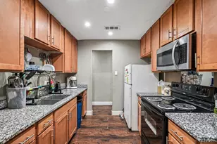 618 SE 3rd St, Grand Prairie, TX 75051 - Photo 9