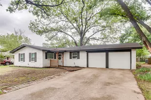 2012 Bradford Dr, Arlington, TX 76010 - Photo 1