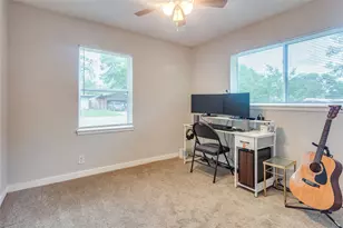 2012 Bradford Dr, Arlington, TX 76010 - Photo 13