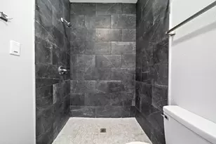 808 Sealy St, Galveston, TX 77550 - Photo 21