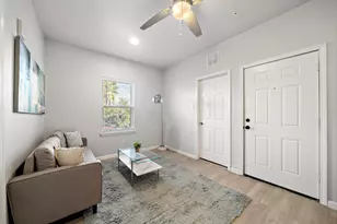 808 Sealy St, Galveston, TX 77550 - Photo 9