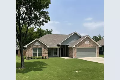 700 E Walcott Street, Pilot Point, TX 76258 - Photo 1
