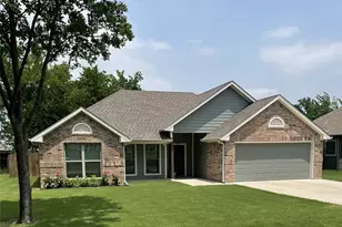 700 E Walcott St, Pilot Point, TX 76258 - Photo 1