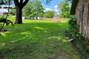 304 Sunset St, Roxton, TX 75477 - Photo 27