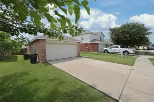 6701 Waterhill Ln, Fort Worth, TX 76179 - Photo 3