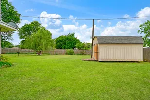 330 Young St, Blossom, TX 75416 - Photo 19