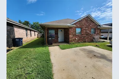 1429 E Robert Street, Fort Worth, TX 76104 - Photo 1