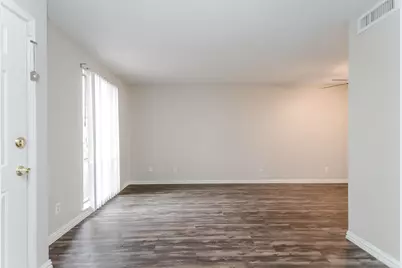 9808 Valley Meadow Place, Dallas, TX 75220 - Photo 13