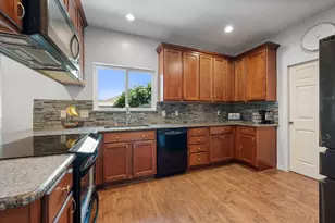 4111 Highgrove Dr, Arlington, TX 76001 - Photo 5