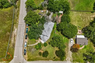 320 Beverly Rd, Azle, TX 76020 - Photo 5