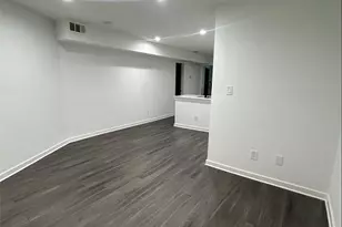 321 E 8th St, Dallas, TX 75203 - Photo 13