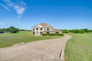 1802 Yucatan Dr, Granbury, TX 76048 - Photo 1