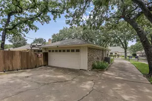2010 Surrey Oaks Dr, Arlington, TX 76006 - Photo 37