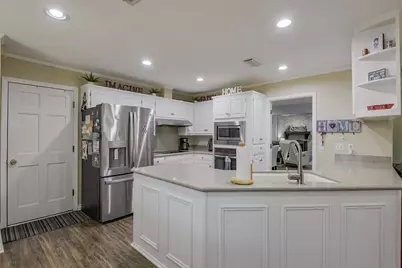 2010 Surrey Oaks Drive, Arlington, TX 76006 - Photo 9