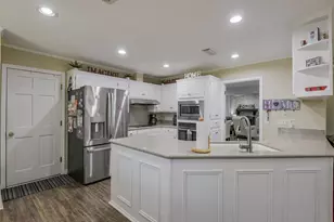 2010 Surrey Oaks Dr, Arlington, TX 76006 - Photo 9