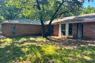 1304 W Wise St, Bowie, TX 76230 - Photo 3