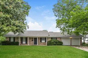 115 Brook Hollow Dr, DeSoto, TX 75115 - Photo 1