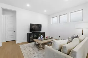 8116 Radnor Rd, Dallas, TX 75231 - Photo 15