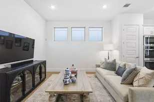 8116 Radnor Rd, Dallas, TX 75231 - Photo 19
