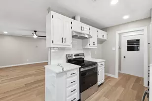 1909 Schumac Ln, Bedford, TX 76022 - Photo 9