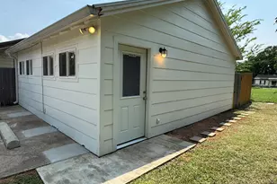 320 W 6th St, Weatherford, TX 76086 - Photo 1