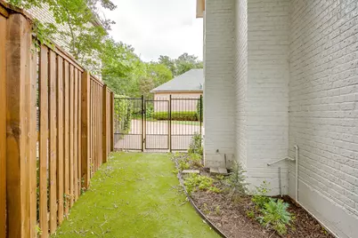 2144 Fountain Square Drive, Fort Worth, TX 76107 - Photo 33