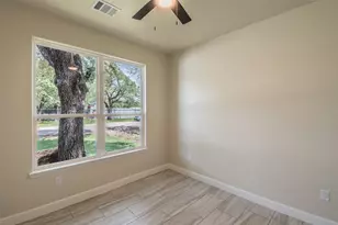 2719 Sycamore Ct, Granbury, TX 76048 - Photo 17