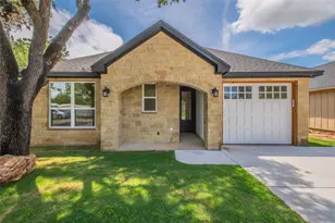 2719 Sycamore Ct, Granbury, TX 76048 - Photo 1