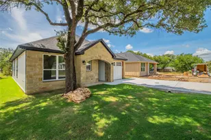 2719 Sycamore Ct, Granbury, TX 76048 - Photo 3