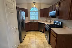 100 Streamside Dr, DeSoto, TX 75115 - Photo 5