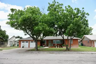 1410 Reynolds St, Goldthwaite, TX 76844 - Photo 3
