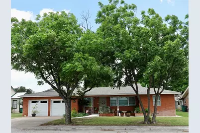 1410 Reynolds Street, Goldthwaite, TX 76844 - Photo 1